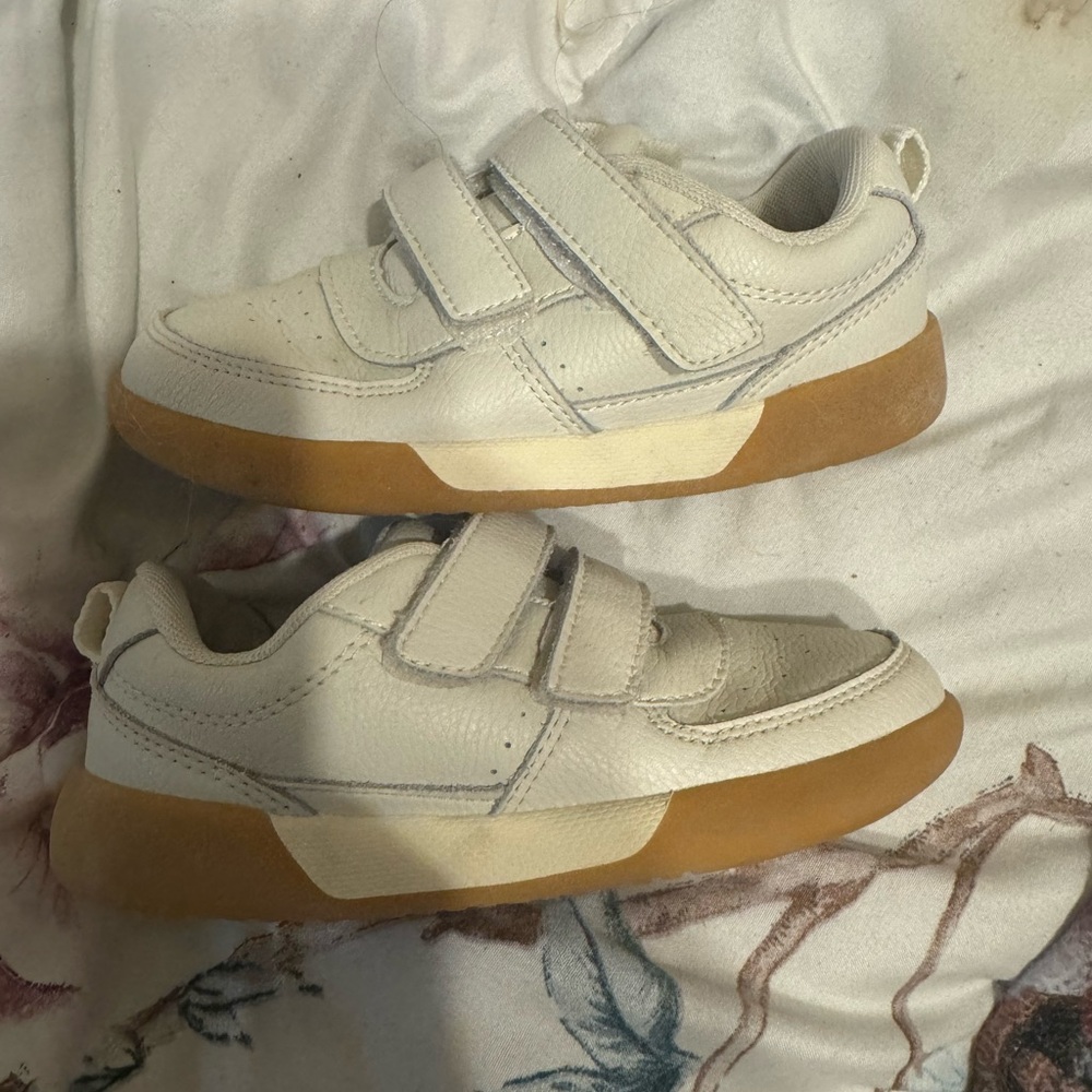 Wonder Nation sz 10 white tennis shoes . Ver good condition